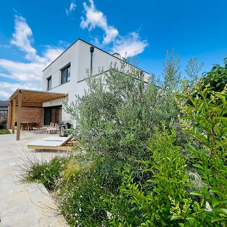 Vila House In With Swimming Pool, Bratislava *
