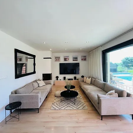 Вилла House In With Swimming Pool, Bratislava Пезинок