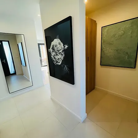 House In With Swimming Pool, Bratislava فيلة بيزينوك