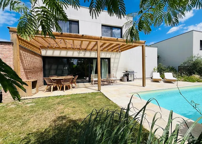 Villa House In With Swimming Pool, Bratislava Pezinok