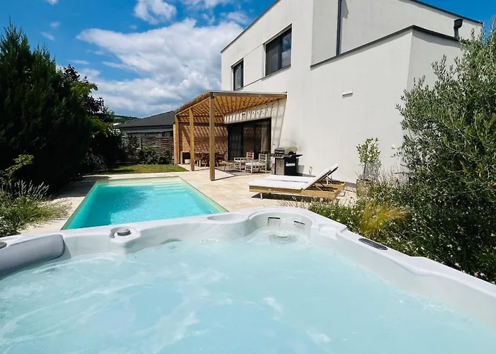 Villa House In With Swimming Pool, Bratislava Pezinok
