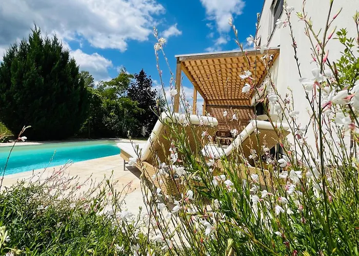 House In With Swimming Pool, Bratislava Villa *